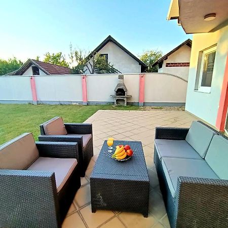 Villa 2 Etagen Mit Grossen Garten Modrica Kültér fotó