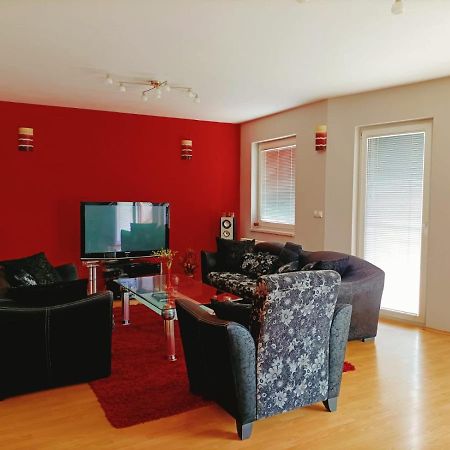 Villa 2 Etagen Mit Grossen Garten Modrica Kültér fotó