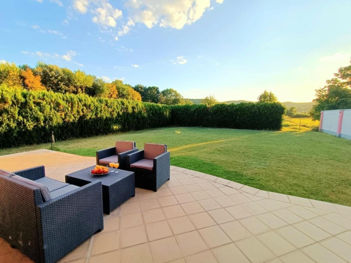 Villa 2 Etagen Mit Grossen Garten Modrica Kültér fotó