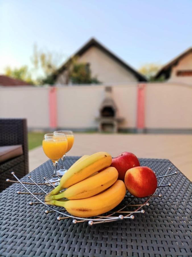 Villa 2 Etagen Mit Grossen Garten Modrica Kültér fotó