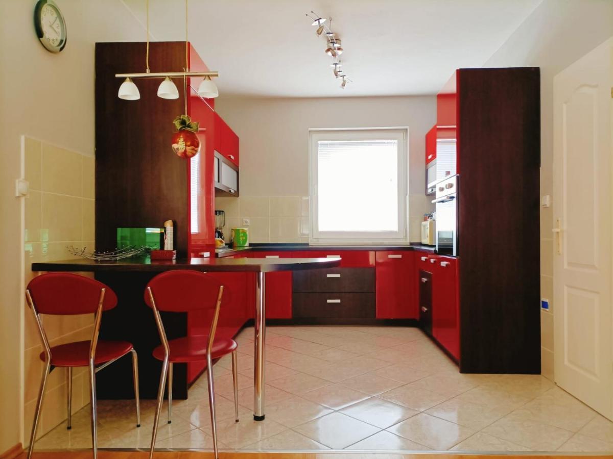 Villa 2 Etagen Mit Grossen Garten Modrica Kültér fotó