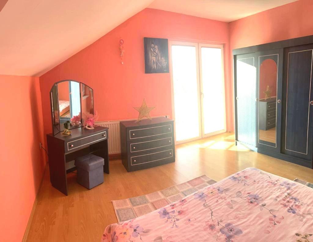 Villa 2 Etagen Mit Grossen Garten Modrica Kültér fotó