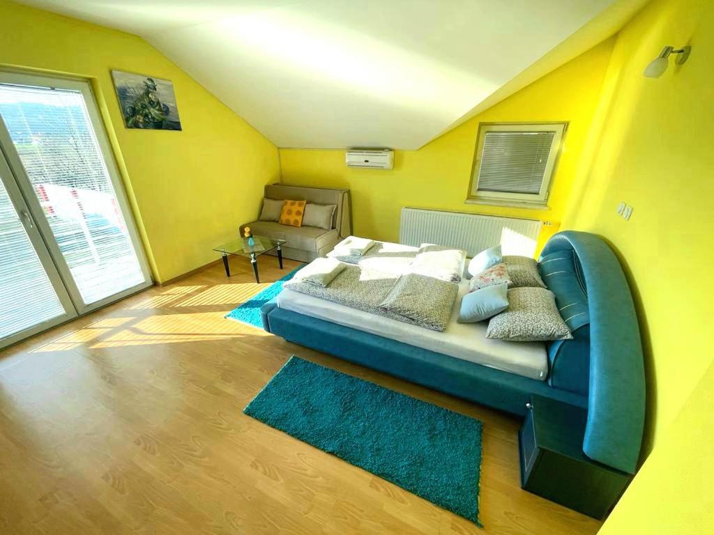 Villa 2 Etagen Mit Grossen Garten Modrica Kültér fotó